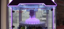 Девочка вытянула из игрового автомата iPhone 16, но вместо телефона в коробке её ждала шоколадка