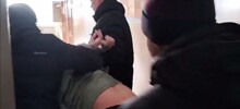 Воспитательница смогла обезвредить ворвавшегося с ножом в детсад неадекватного мужчину
