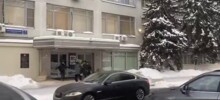 В Москве активисты повесили велосипедный замок на дверь офиса Роскомнадзора