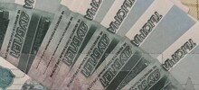 В Новосибирске пожилой женщине выдали пенсию билетами «банка приколов»