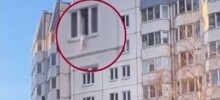 В Петербурге прохожие поймали выпавшего с десятого этажа ребёнка
