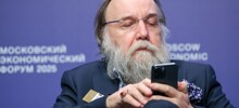Философ Дугин предложил отключать интернет весной и летом для «настоящей человеческой жизни»
