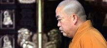 Обет безбрачия и полные карманы: за что на самом деле арестовали главного монаха Китая