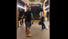 Драка в нью-йоркском метро