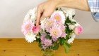 Как разместить цветы в большой вазе