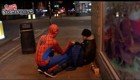 20-летний парень каждую ночь надевает костюм человека-паука, чтобы купить еду для бездомных