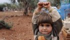 Фото сирийской девочки, сдавшейся корреспонденту, потрясло мир