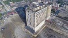 C помощью дрона засняли снос исторического здания в Детройте