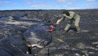 Как собирают вулканическую лаву