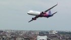 Пассажирский самолет совершил рекордно низкий полет над Будапештом