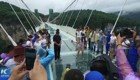 В Китае попытались разбить самый длинный в мире стеклянный мост
