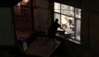 В Ростове работник почты кидал посылки в грузовик