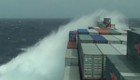 Деформация грузового судна при шторме