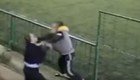 Два агрессивных отца устроили драку во время футбольного матча