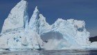 Туристы стали свидетелями обрушения айсберга 