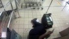 Банкоматная видеокамера сняла нападение на инкассаторов в южноафриканском супермаркете 