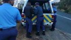 В ЮАР полицейские поймали воров  на краже яблок и не стали тянуть с наказанием