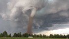 Житель канадского городка запечатлел мощный торнадо