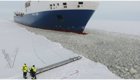Финский моряк садится на движущийся корабль