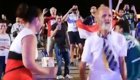 Колоритный дедушка зажег на фестивале болельщиков в Волгограде