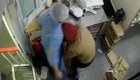 Приморские налетчики в масках и с пистолетом ограбили кафе и избили продавца