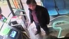 Пассажир автобуса с ноги "выписал штраф" пьяному безбилетнику