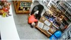 Самонадеянный преступник решил совершить вооруженный налет на магазин, но продавщица оказалась крепким орешком 