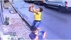 В Турции подросток поймал выпавшую из окна двухлетнюю девочку