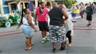 Эпичная драка тучных афромериканцев в Диснейленде попала на видео