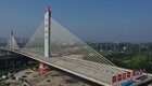Китайцы построили поворотный мост длиной 260 метров, чтобы не мешать движению поездов
