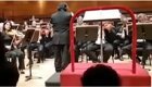 У китайского дирижера упали штаны на концерте в Италии