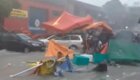 Поторговали и поплавали:  наводнение смыло сотни торговых палаток в Бразилии