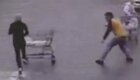 Покупатель с помощью магазинной тележки помог полицейскому задержать преступника