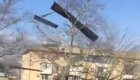 В Новороссийске ураганный ветер сорвал с крыши пятиэтажки листы металлопрофиля