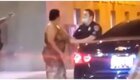 Женщина пожалела, что подняла руку на полицейского