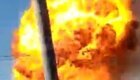 Момент взрыва в жилом доме при пожаре попал на видео