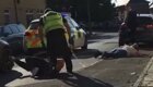 Британский полицейский утихомирил буянов при помощи электрошокера