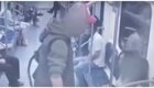 В московском метро пьяный мужчина с ножом пристал к девушке и начал ей угрожать