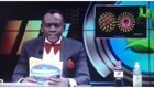 Африканский телеведущий пытается читать новости на английском языке