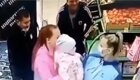 Две женщины перепутали своих детей в магазине