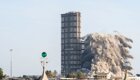 В Абу-Даби за 10 секунд взорвали четыре небоскреба