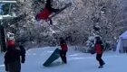Попытка поймать выпавшего с подъемника лыжника