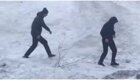 В Норильске парни попали в ловушку из рыхлого снега