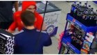 Пьяный хулиган попытался украсть несколько ящиков с пивом, а затем устроил погром в магазине