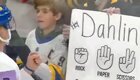 Мальчик выиграл клюшку игрока НХЛ в игре «камень-ножницы-бумага»