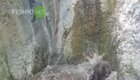 Кабаны развлекаются в природном аквапарке