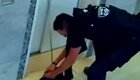 Полицейский спас собаку от мучительной смерти