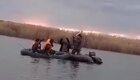 Мужики не поделили место на огромном озере и устроили бой прямо на воде