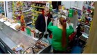 Сентиментальный преступник с молотком ограбил продуктовый магазин