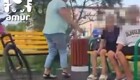 Разъярённая женщина обматерила четвероклассника и силой заставила его поднять бутылку с земли